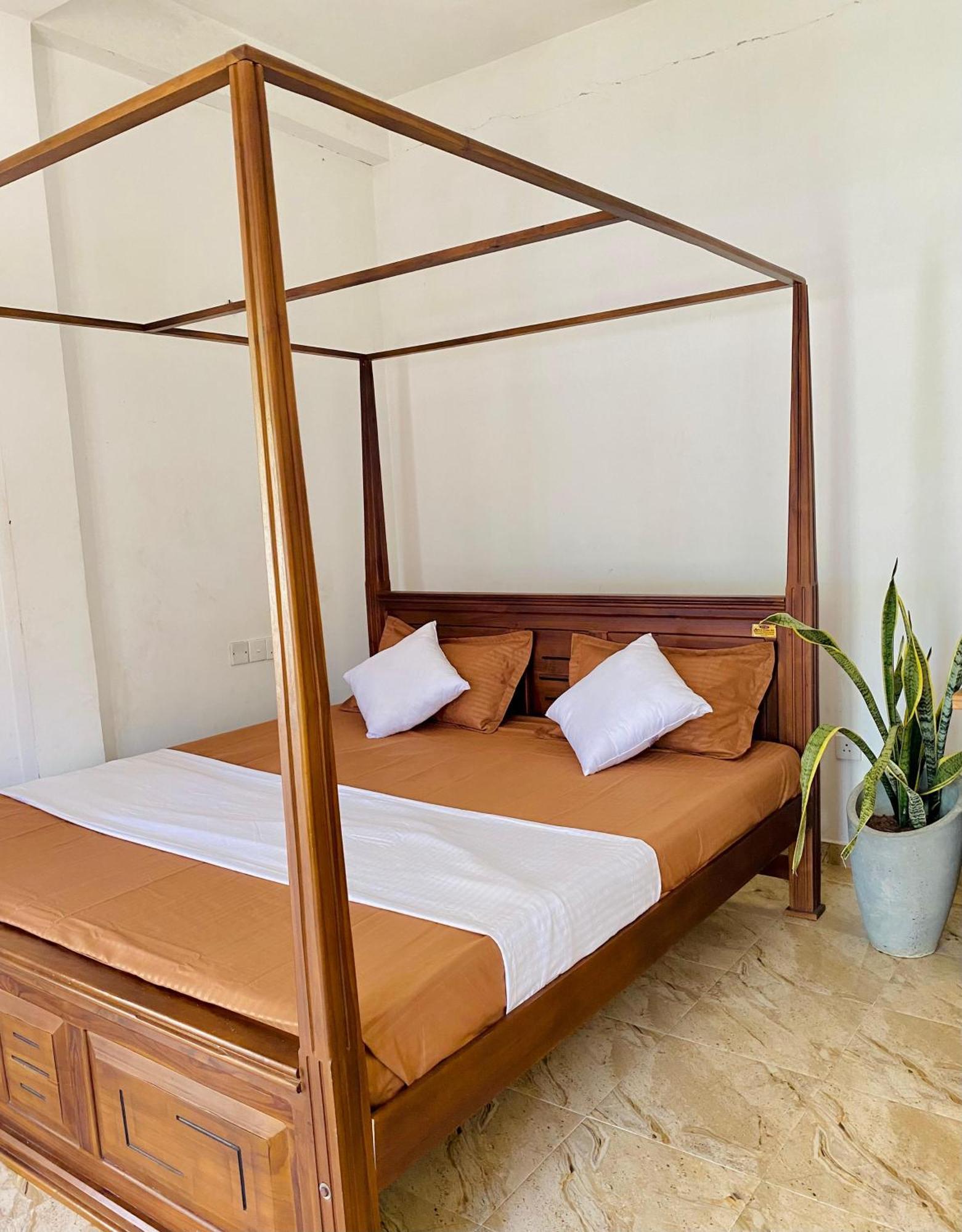 Sasmika Villa Surf&Yoga Hostel Weligama Esterno foto