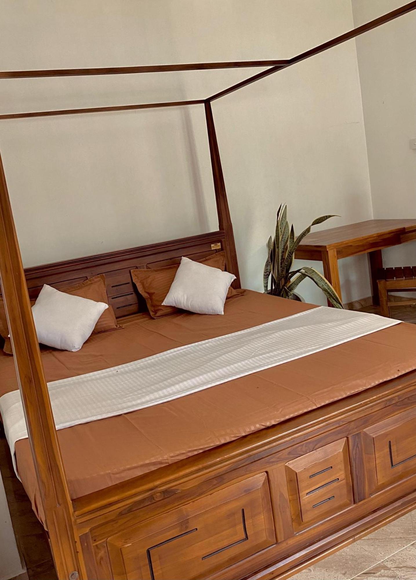 Sasmika Villa Surf&Yoga Hostel Weligama Esterno foto