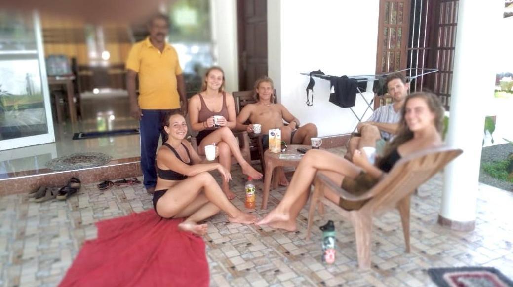 Sasmika Villa Surf&Yoga Hostel Weligama Esterno foto