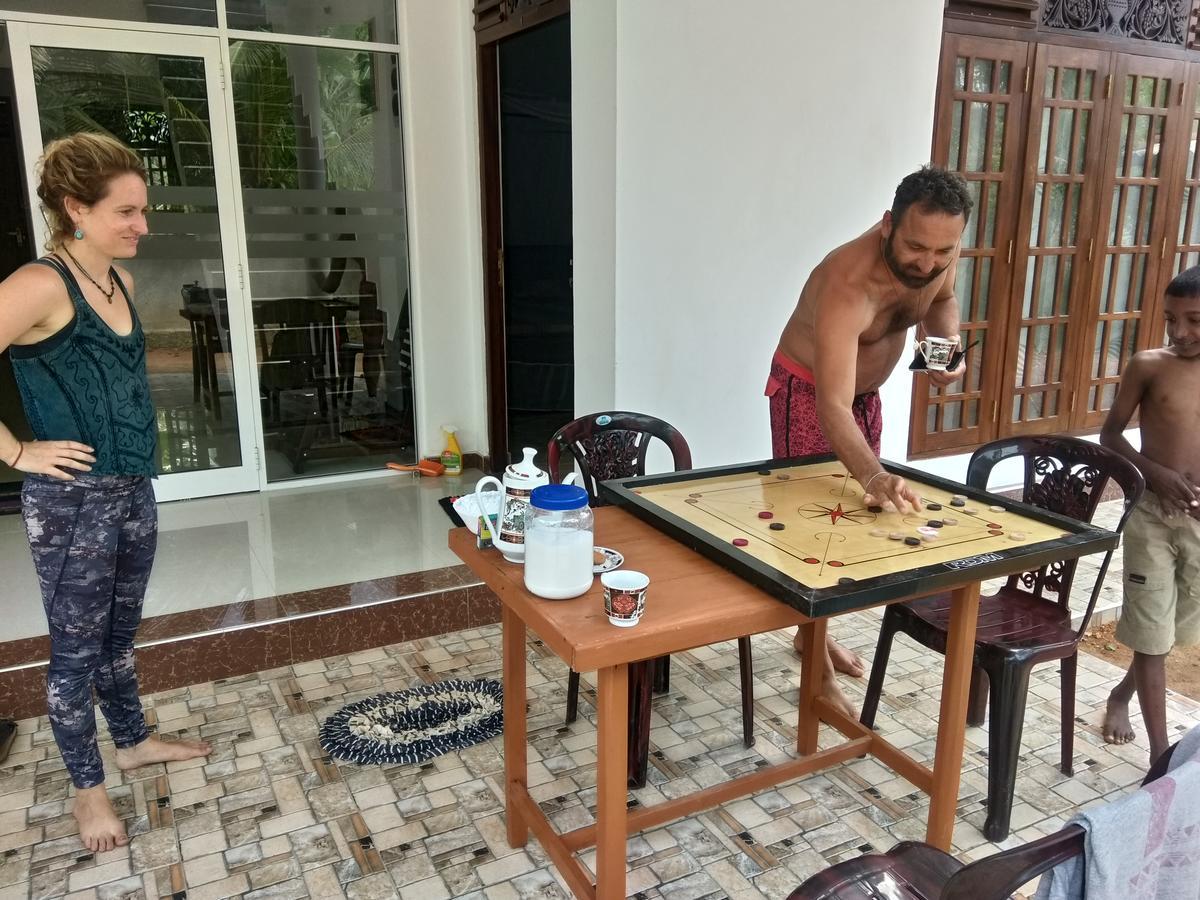 Sasmika Villa Surf&Yoga Hostel Weligama Esterno foto